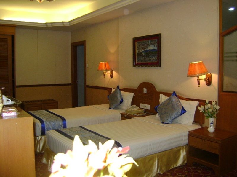 Excel Treasure Hotel Янгон Экстерьер фото