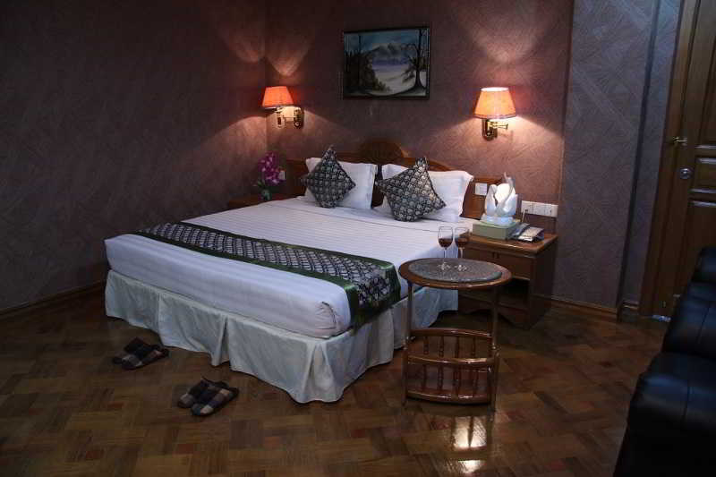 Excel Treasure Hotel Янгон Экстерьер фото