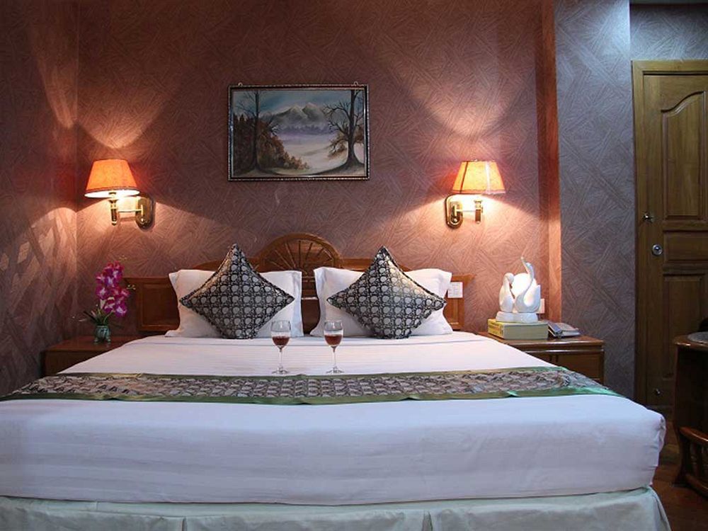Excel Treasure Hotel Янгон Экстерьер фото
