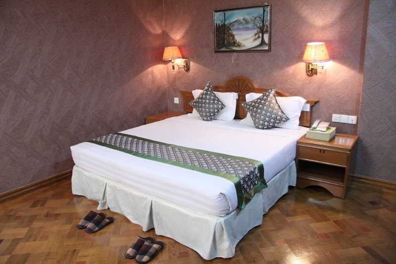 Excel Treasure Hotel Янгон Экстерьер фото