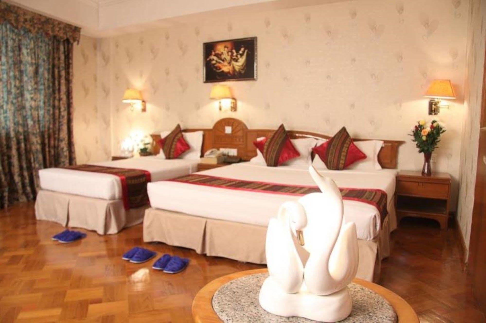 Excel Treasure Hotel Янгон Экстерьер фото